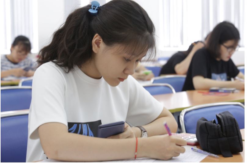 học sinh luyện thi đại học